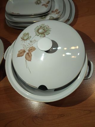 Vajilla fina flores,con juego de café.