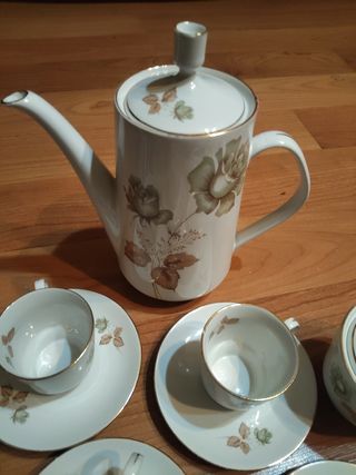 Vajilla fina flores,con juego de café.