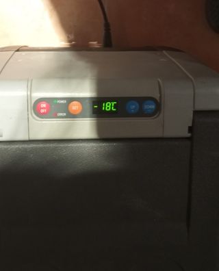  Waeco Dometic  CF-35 12 y 220 + cables y anclajes