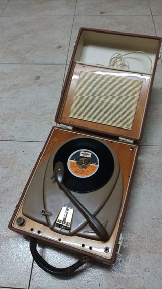 Tocadiscos portatil años 60