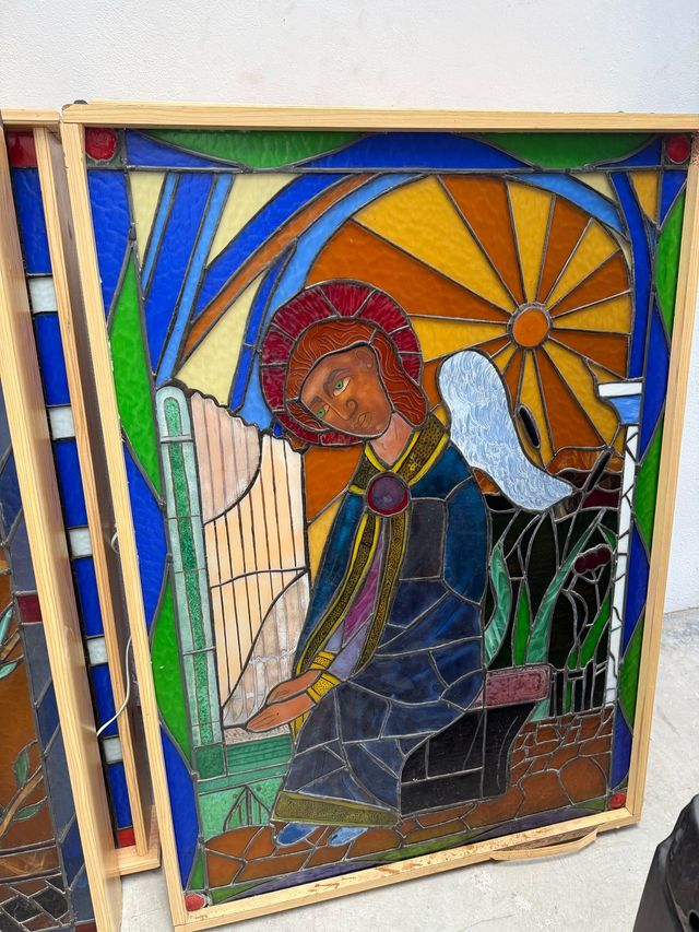 5 Vidrieras emplomadas,