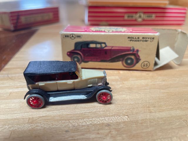 Coche antiguo juguete