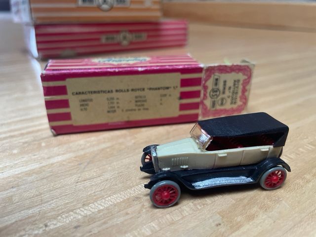 Coche antiguo juguete