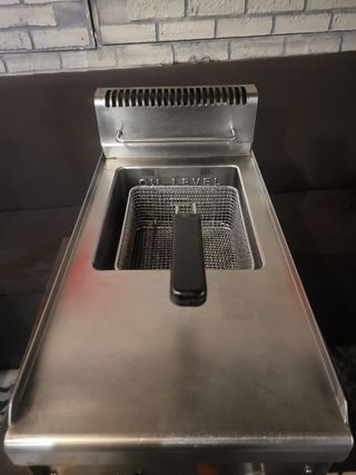 Freidora de gas marca Bertos.