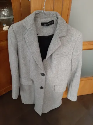 Tres Abrigos rojo,azul y gris