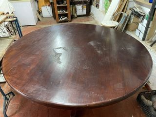 Mesa redonda de madera