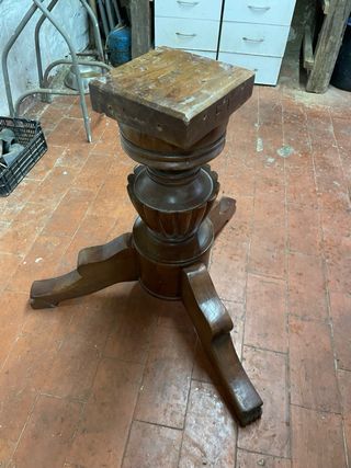 Mesa redonda de madera