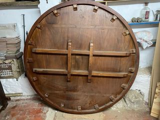 Mesa redonda de madera