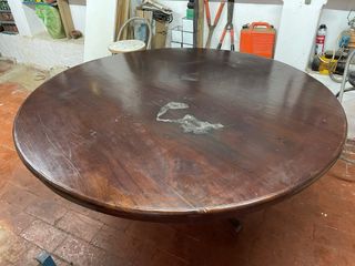 Mesa redonda de madera