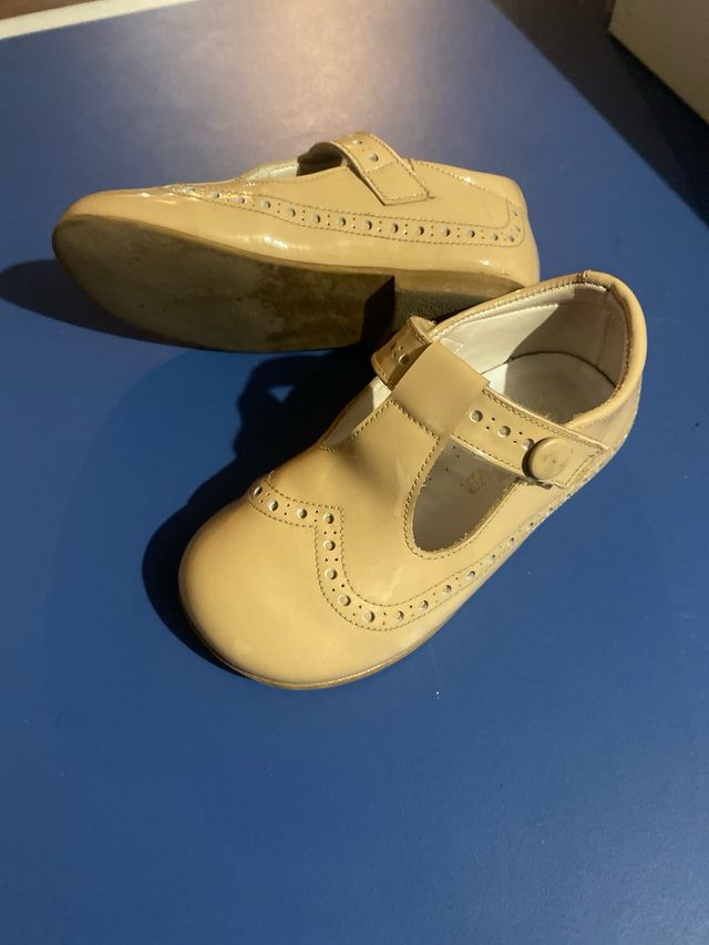 Zapatos de charol talla 24 jardilin