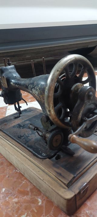 maquina coser antigua