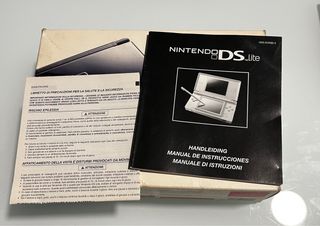 Nintendo DS Lite con caja, manuales y 2 juegos