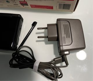 Nintendo DS Lite con caja, manuales y 2 juegos