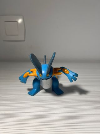 Lote de figuras pokemon