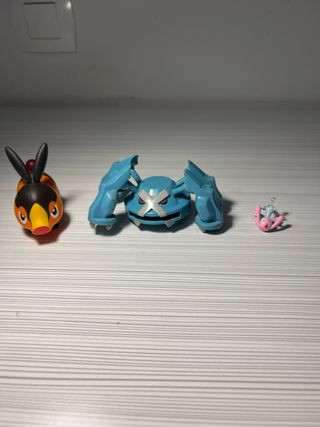 Lote de figuras pokemon