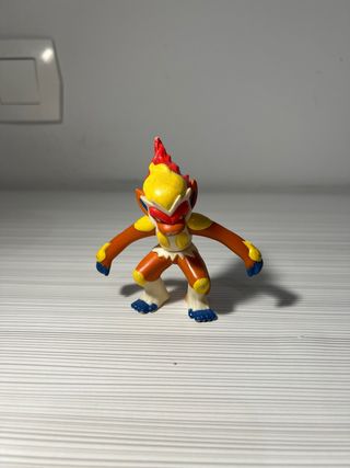 Lote de figuras pokemon