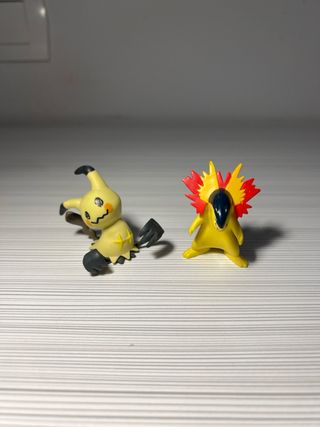 Lote de figuras pokemon