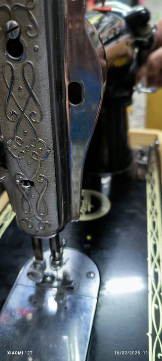 Antigua Máquina de coser CLEOPATRA