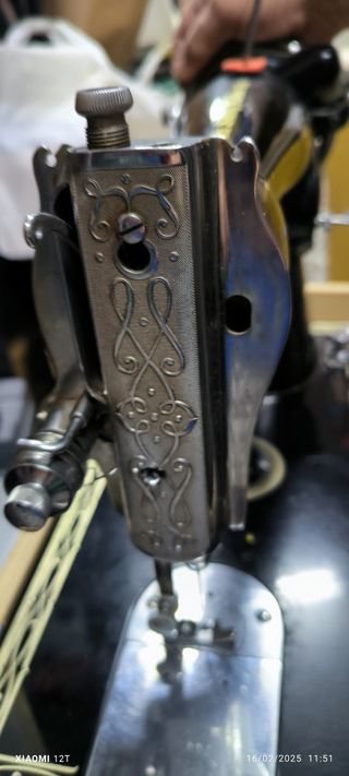 Antigua Máquina de coser CLEOPATRA