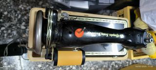 Antigua Máquina de coser CLEOPATRA