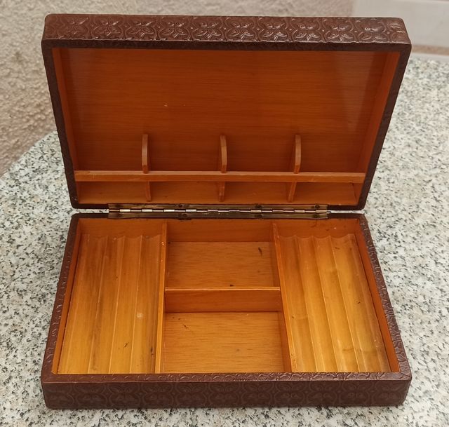 Caja de puros antigua motivos ecuestres