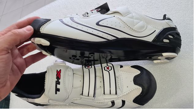 Scarpe da ciclismo TKX CORSA. Diverse misure