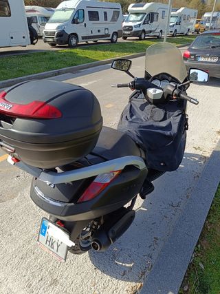Moto Peugeot satelis 250