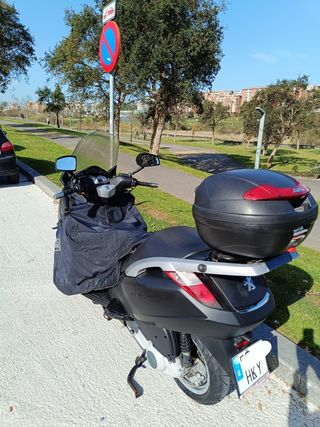 Moto Peugeot satelis 250