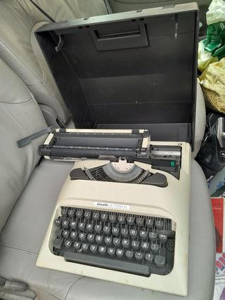 Maquina de escribir Olivetti