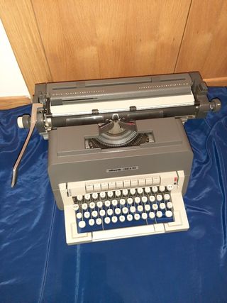 Maquina de escribir Olivetti Linea 98