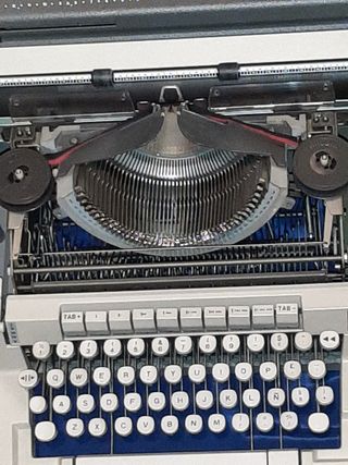 Maquina de escribir Olivetti Linea 98