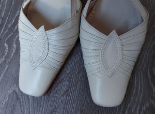 Sandalias beige punta cuadrada Karina 38