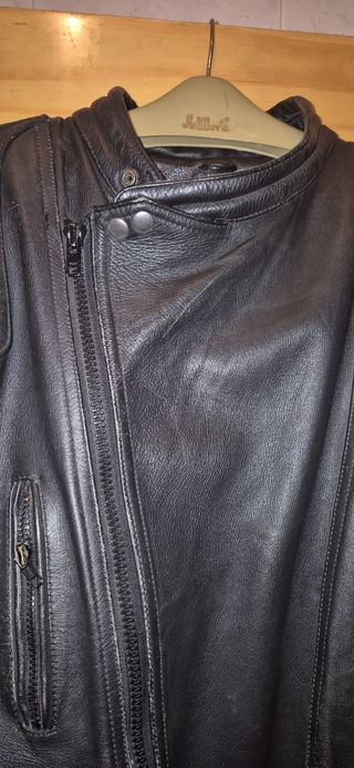 Chaqueta motera cuero