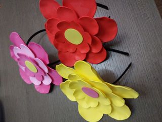 Diadema flor carnaval. Adorno pelo