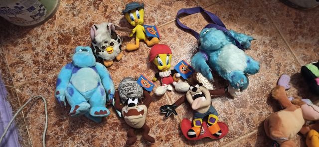 Peluches looney tunes, etc.
