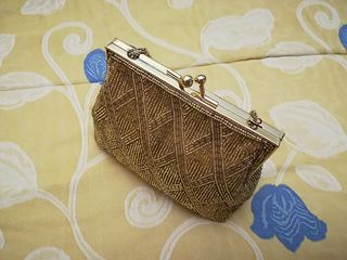 Bolso de señora de fiesta dorado