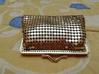 Bolsito de señora de fiesta color dorado