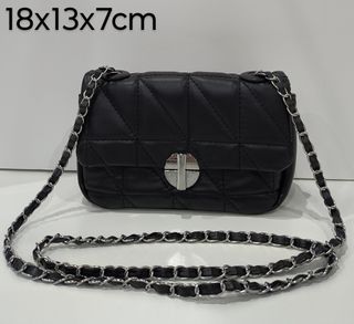 Bolso negro con tira combinada