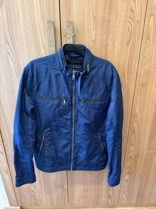 Cazadora de Hombre azul de Zara. Talla M