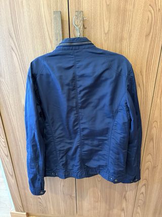 Cazadora de Hombre azul de Zara. Talla M