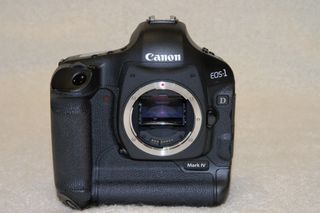 CANON 1D Mark IV + LENTE CANON EF 17-40 ACCESORIOS