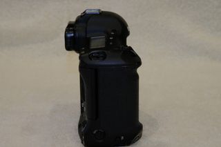 CANON 1D Mark IV + LENTE CANON EF 17-40 ACCESORIOS