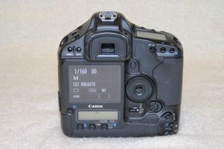 CANON 1D Mark IV + LENTE CANON EF 17-40 ACCESORIOS