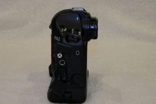 CANON 1D Mark IV + LENTE CANON EF 17-40 ACCESORIOS