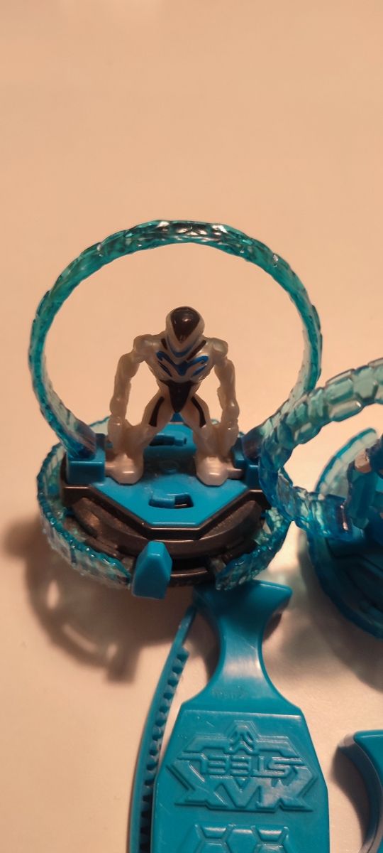 Lote de Peonzas max steel.