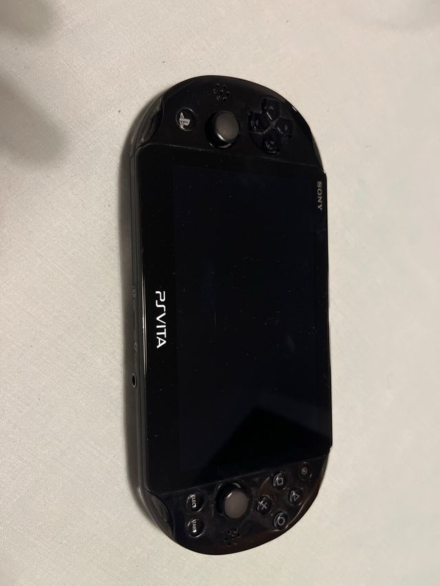 Psvita con 48 juegos y 2 tarjetas 32y4 gb