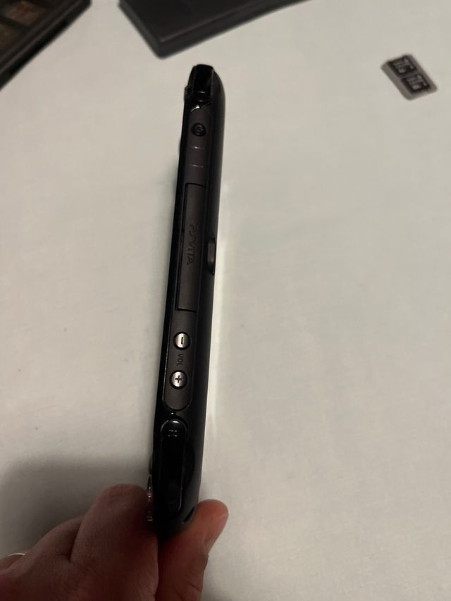 Psvita con 48 juegos y 2 tarjetas 32y4 gb