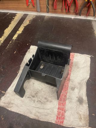 soporte bateria derbi gpr