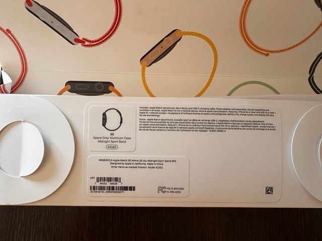 Apple watch brand new SE 44 mm