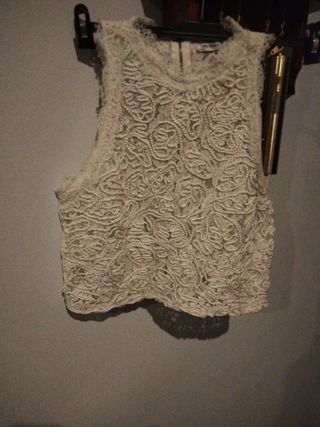 Top encaje beis